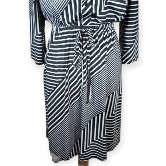 BLACK & WHITE STRIPE SHIRT DRESS  SZ.M/L EUC. - Picture 3 of 5